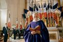 Là-haut, un roi au-dessus des nuages Là-haut, un roi au-dessus des nuages