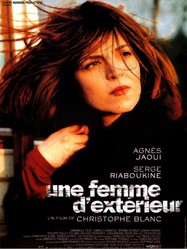Une femme d'ext&eacute;rieur