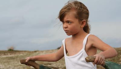 &Agrave; une enfant qui danse dans le vent