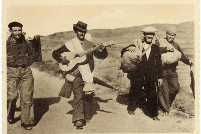 No Pasar&agrave;n, album souvenir