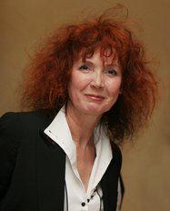 Sabine Az&eacute;ma