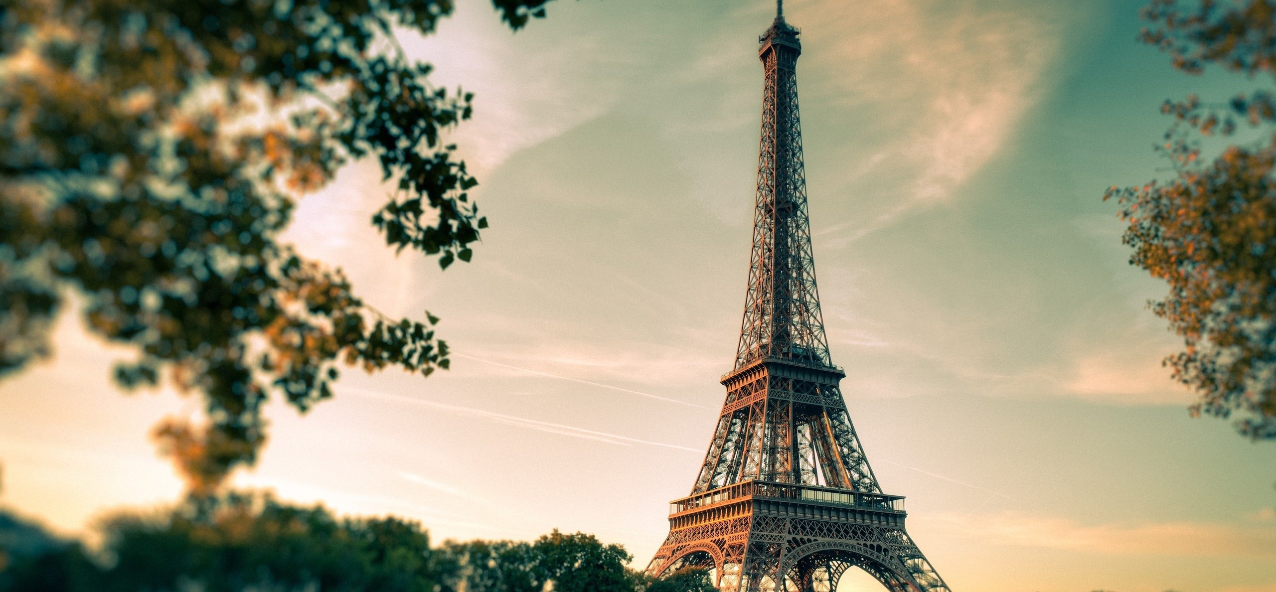 Fiesta de inauguraci&oacute;n en la Torre Eiffel