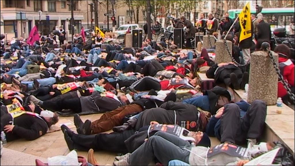 Par la fenêtre ou par la porte Par la fenêtre ou par la porte