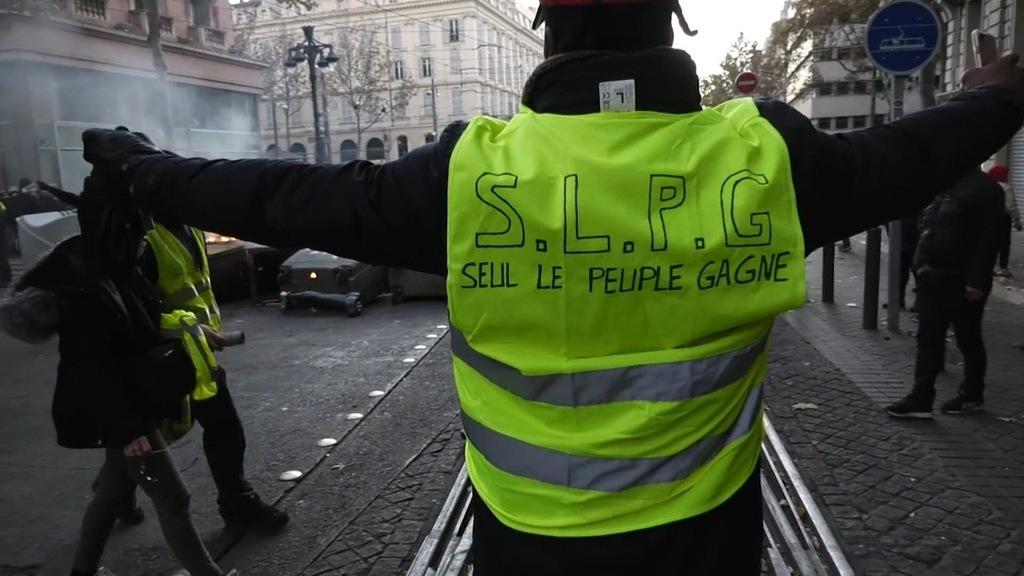 Les Fils qui se touchent Les Fils qui se touchent