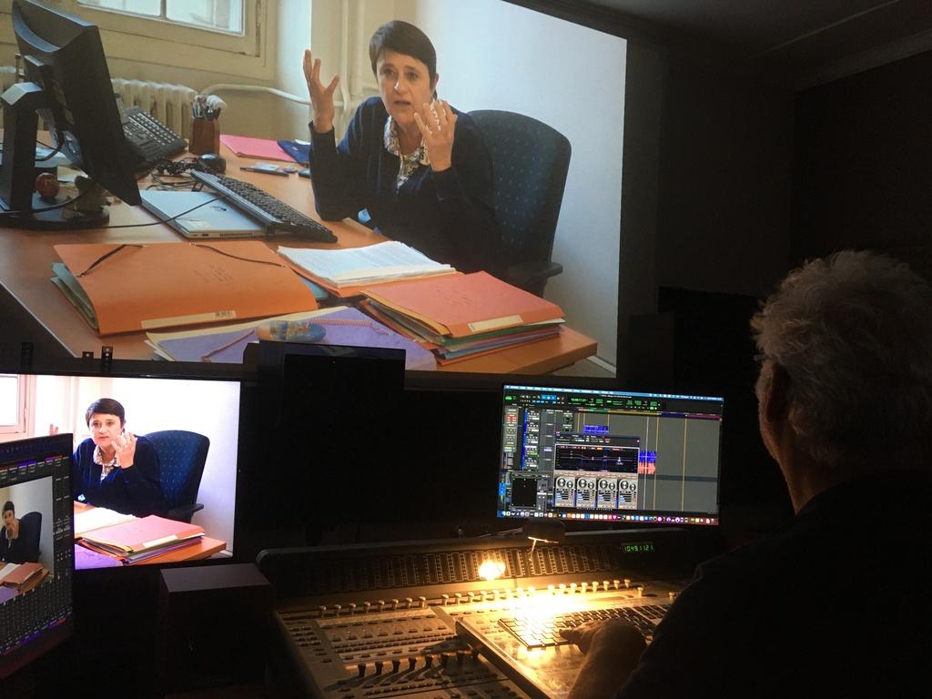 Par la fenêtre ou par la porte Par la fenêtre ou par la porte