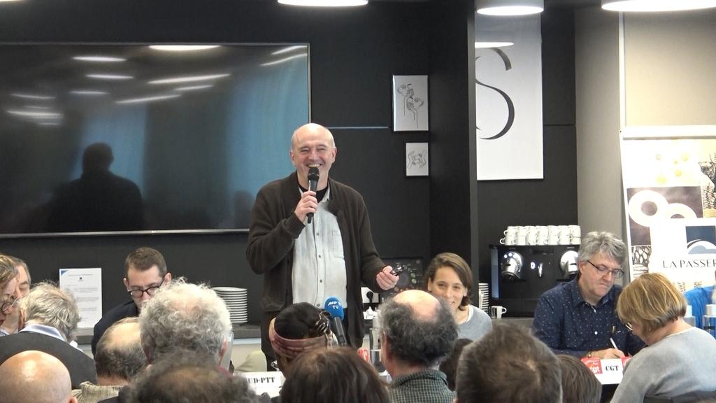 Par la fenêtre ou par la porte Par la fenêtre ou par la porte