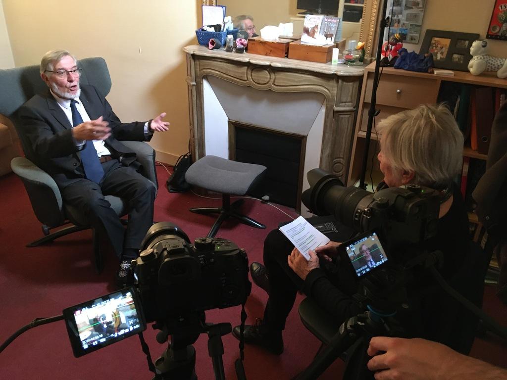 Par la fenêtre ou par la porte Par la fenêtre ou par la porte