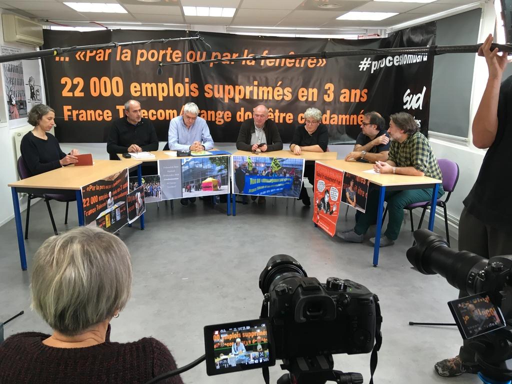 Par la fenêtre ou par la porte Par la fenêtre ou par la porte