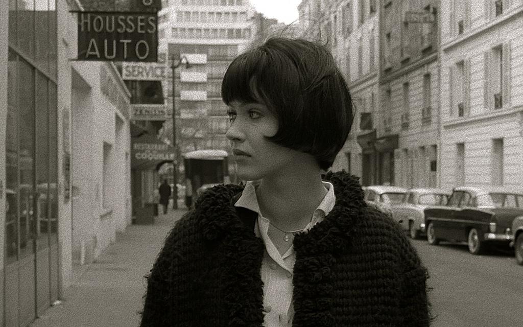 Una mujer es una mujer Una mujer es una mujer