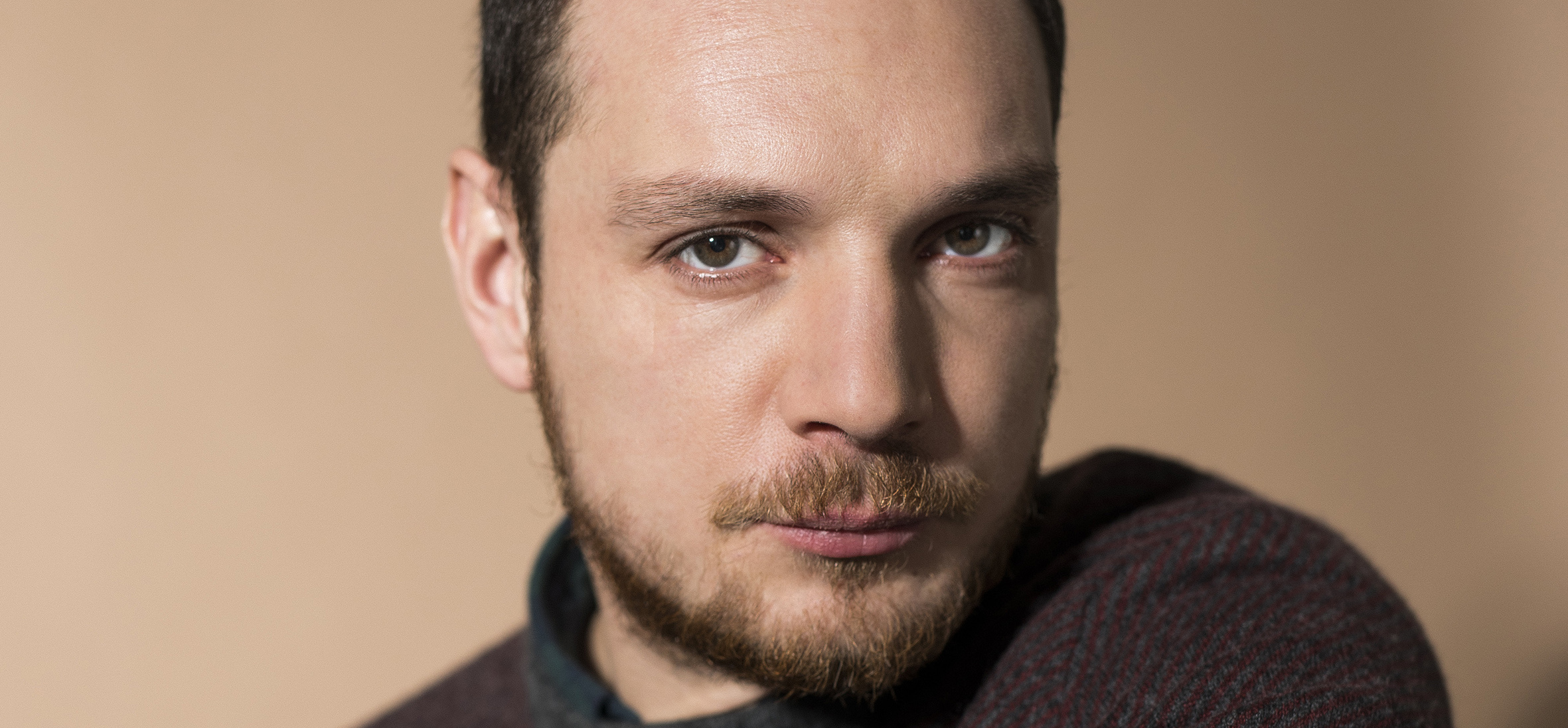 "Gardons le lien" : Alexis Manenti parle avec Aline Arlettaz (Italie) - © Philippe Quaisse/UniFrance "Gardons le lien" : Alexis Manenti parle avec Aline Arlettaz (Italie) - © Philippe Quaisse/UniFrance