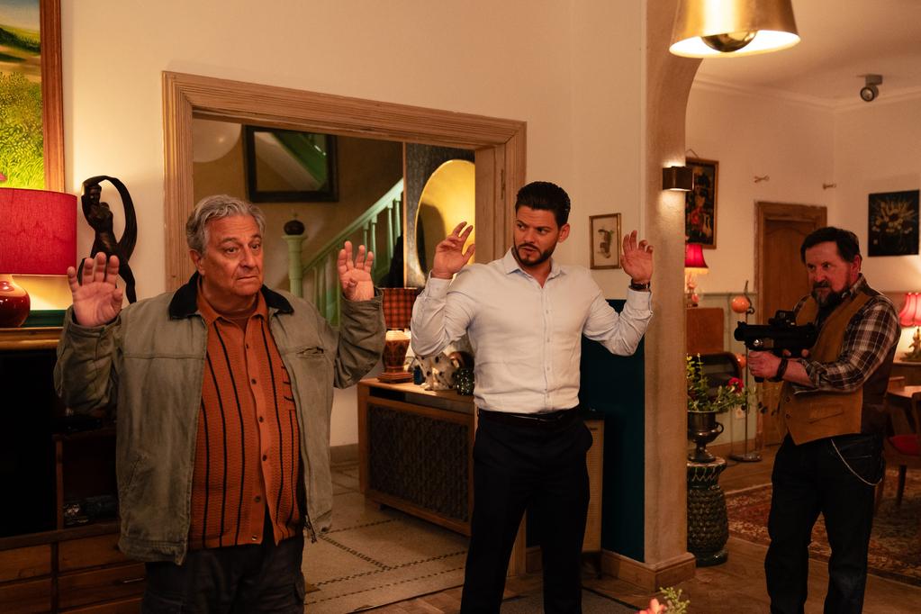 Christian Clavier - © Nicolas Schul - ©2025 CURIOSA FILMS - GV PRODUCTIONS - APOLLO FILMS DISTRIBUTION - M6 FILMS Christian Clavier - © Nicolas Schul - ©2025 CURIOSA FILMS - GV PRODUCTIONS - APOLLO FILMS DISTRIBUTION - M6 FILMS