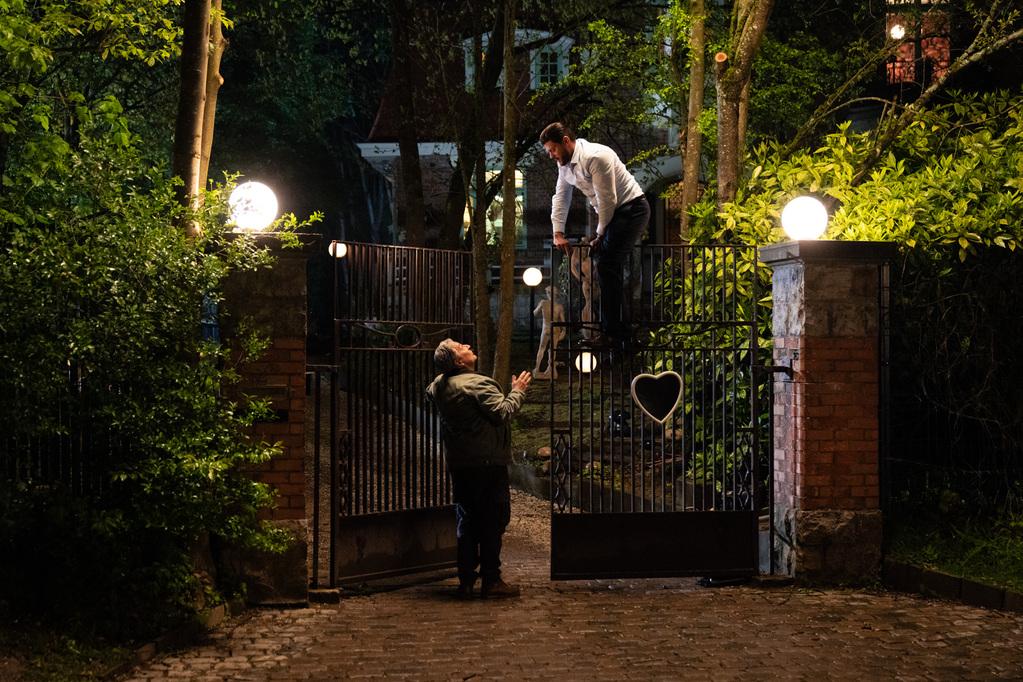 Million Dollar Madness - © Nicolas Schul - ©2025 CURIOSA FILMS - GV PRODUCTIONS - APOLLO FILMS DISTRIBUTION - M6 FILMS Million Dollar Madness - © Nicolas Schul - ©2025 CURIOSA FILMS - GV PRODUCTIONS - APOLLO FILMS DISTRIBUTION - M6 FILMS