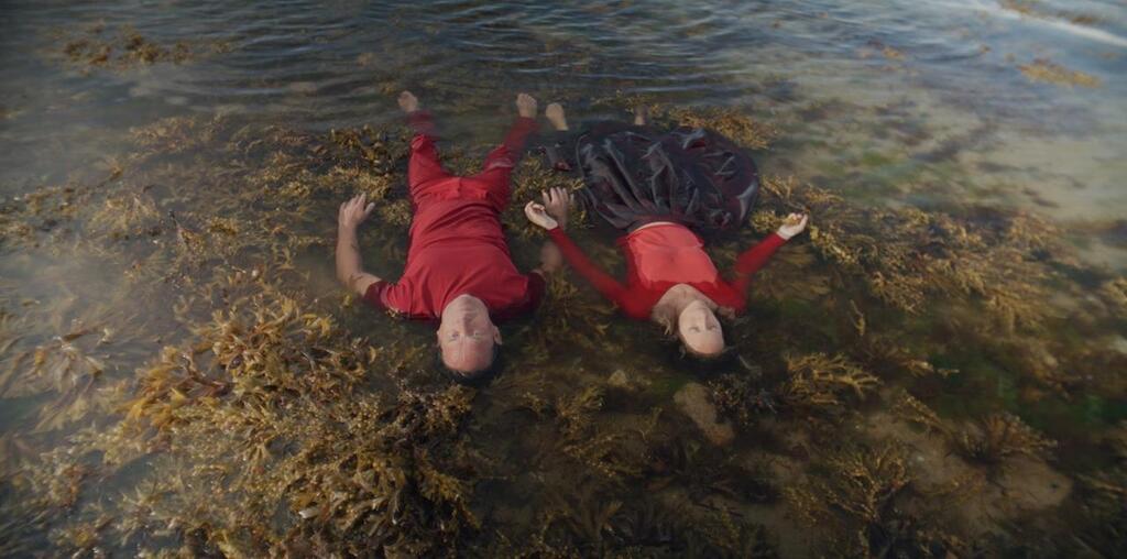 Au loin les eaux Au loin les eaux