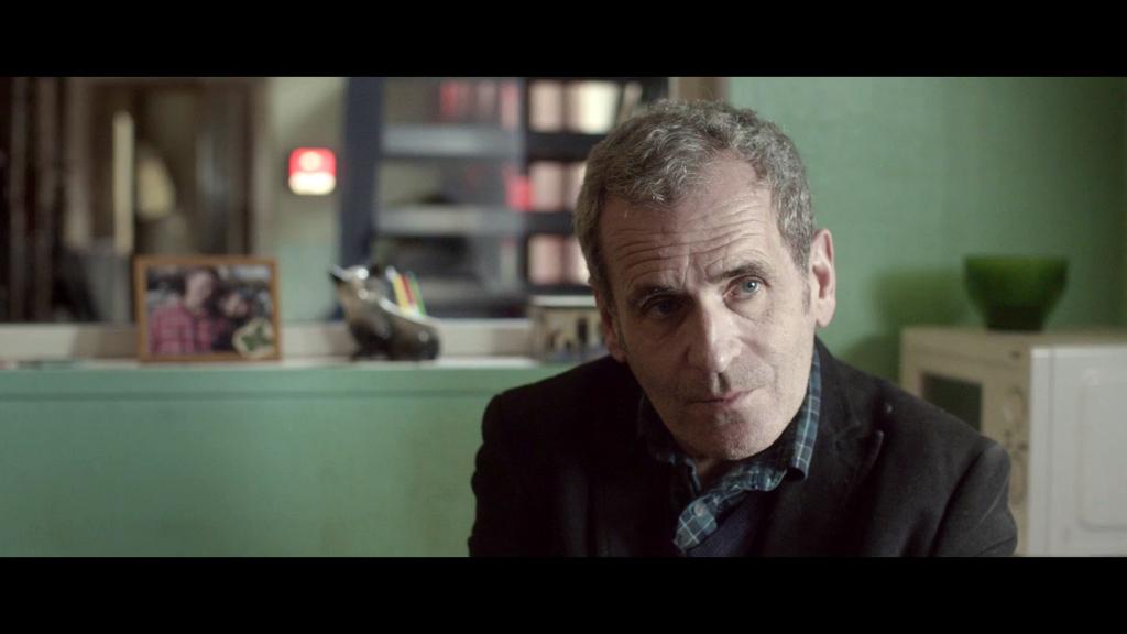 Angèle à la casse Angèle à la casse