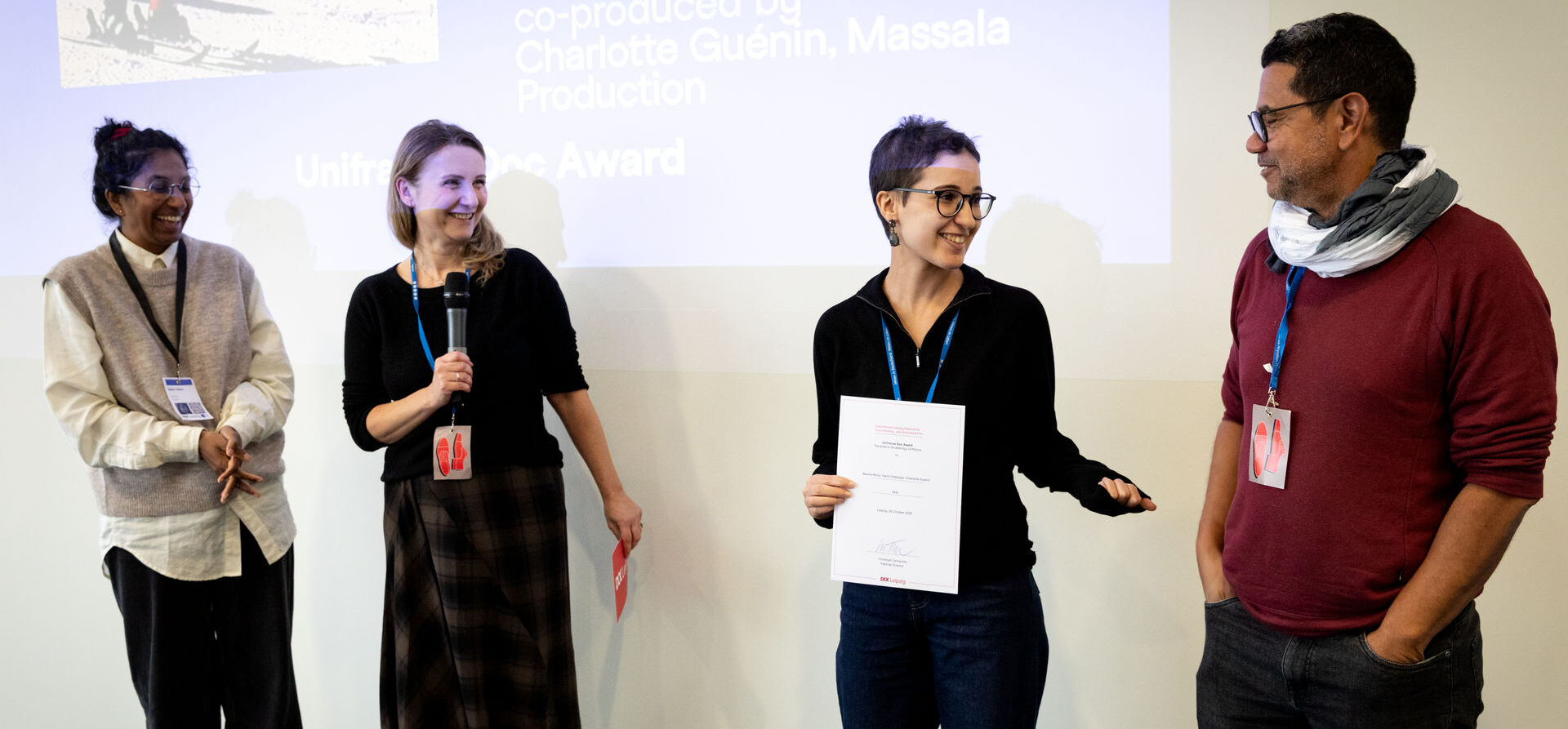 El proyecto ‘Akal’, de Basma Rkioui, recibe un Unifrance Doc Award en el festival DOK Leipzig - From l. to r.: Malin Hüber, Tijana Djukic, Basma Rkioui, Karim Debbagh - © Sophie Mahler El proyecto ‘Akal’, de Basma Rkioui, recibe un Unifrance Doc Award en el festival DOK Leipzig - From l. to r.: Malin Hüber, Tijana Djukic, Basma Rkioui, Karim Debbagh - © Sophie Mahler