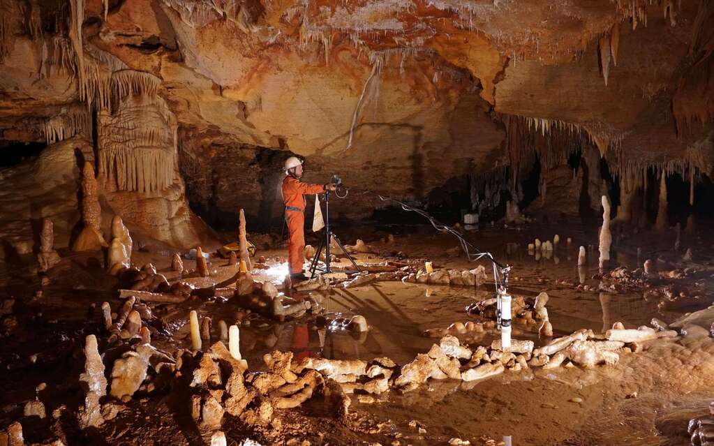 Neanderthal, the Mystery of the Bruniquel Cave Neanderthal, the Mystery of the Bruniquel Cave