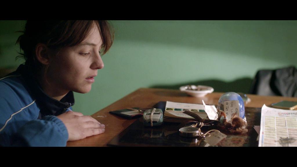 Angèle à la casse Angèle à la casse