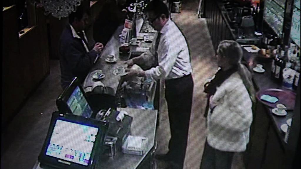 WWW - Walk With a Woman