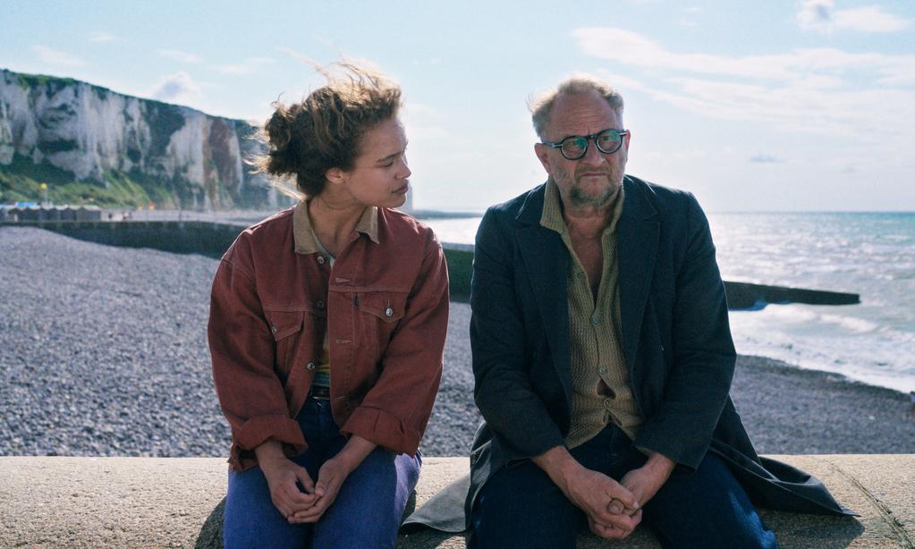 L'Art d'être heureux - © 2024 Tous droits réservés - Artémis Productions - Le Bureau - RTBF