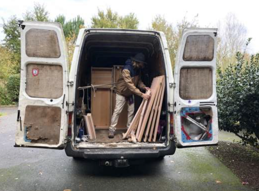 Le Monde dans un grenier Le Monde dans un grenier