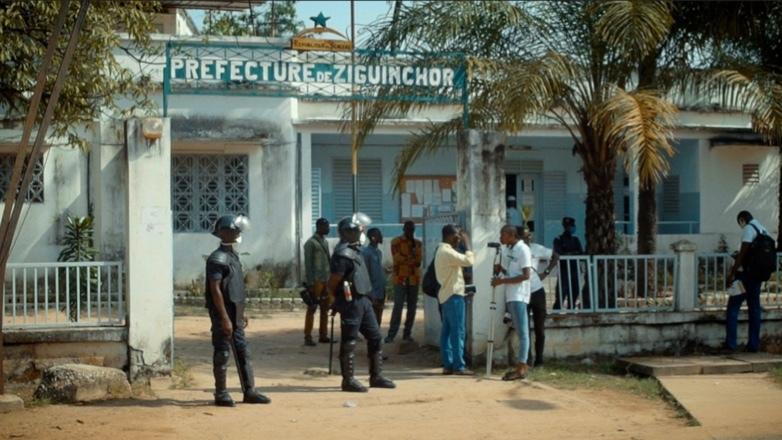 Indépendance Tey - © L'Échangeur - Sine Films - Merveilles Production Indépendance Tey - © L'Échangeur - Sine Films - Merveilles Production