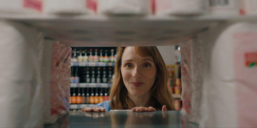 This Charming Girl - &copy; 2025 - La F&eacute;line Films - Les Films de la Capitaine - Kar&eacute; Productions