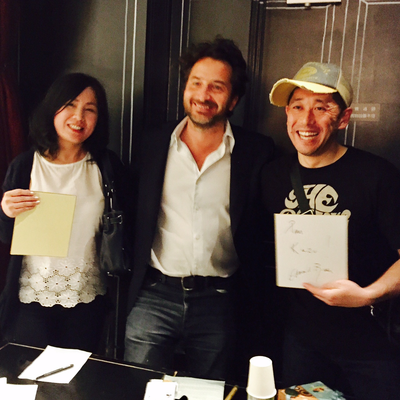 Portfolio - Séance d'autographes d'Edouard Baer Portfolio - Séance d'autographes d'Edouard Baer