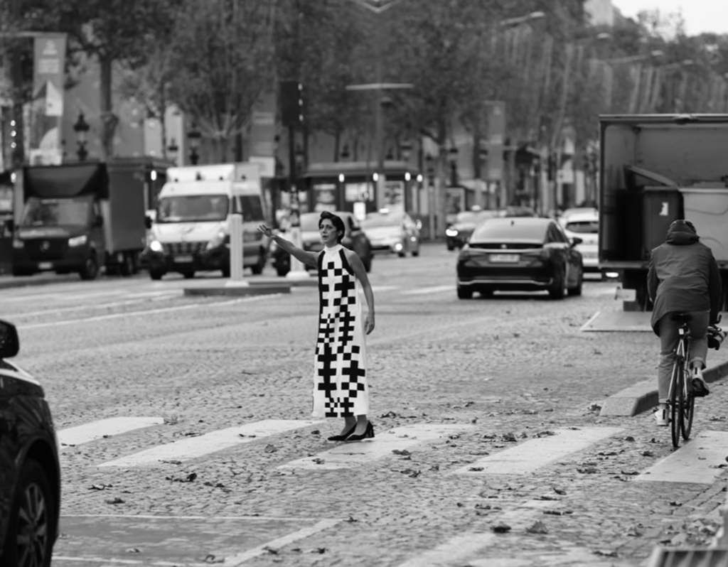 Deux personnes échangeant de la salive Deux personnes échangeant de la salive