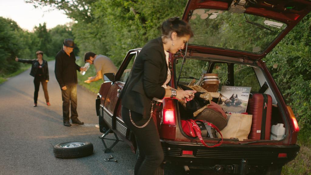 Six pieds sous terre Six pieds sous terre