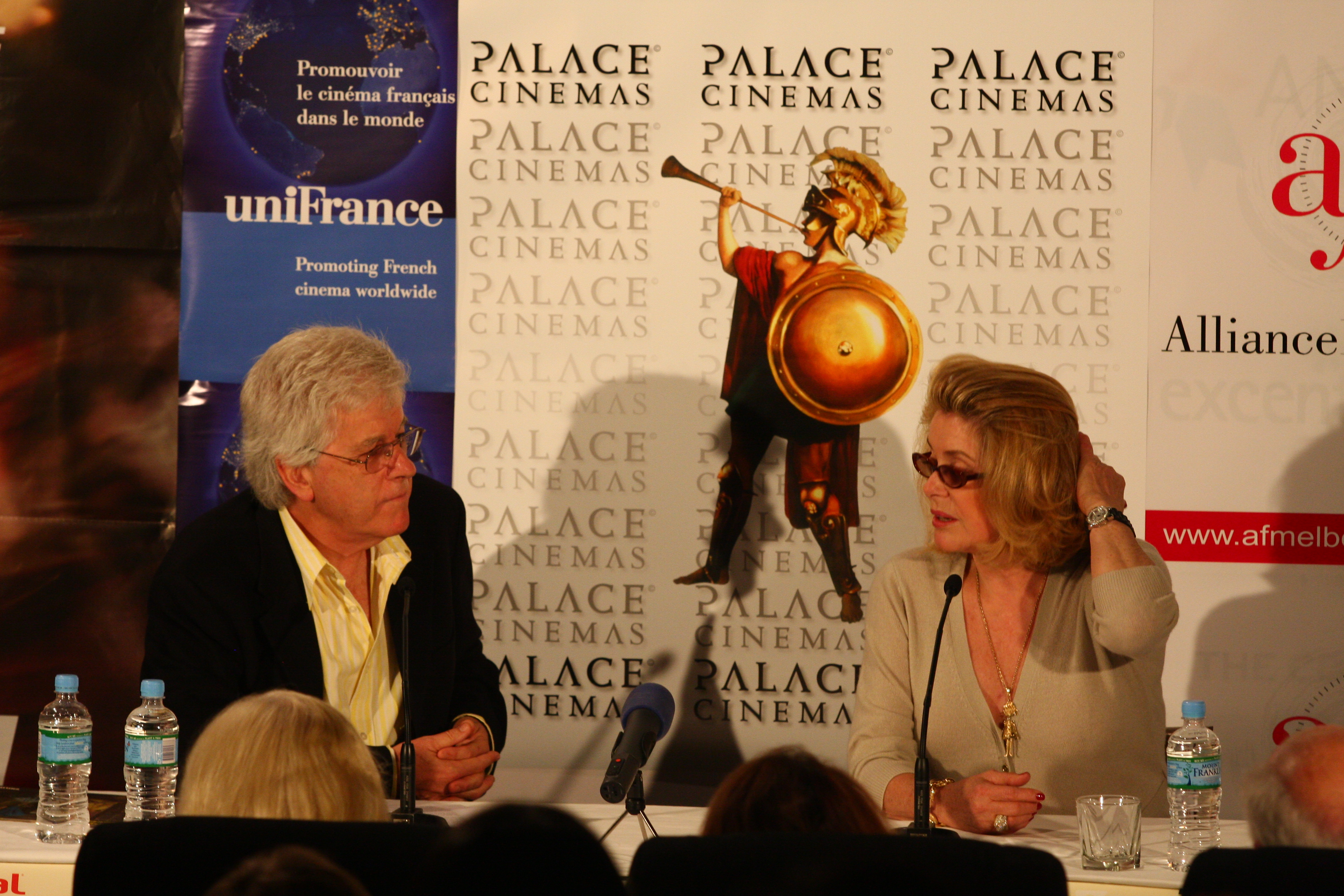 カトリーヌ・ドヌーヴ オーストラリアへ カトリーヌ・ドヌーヴ オーストラリアへ