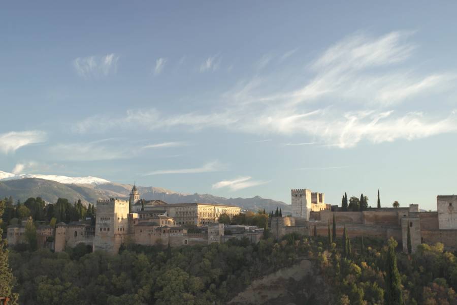 L'Alhambra - Forteresse méditerranéenne L'Alhambra - Forteresse méditerranéenne