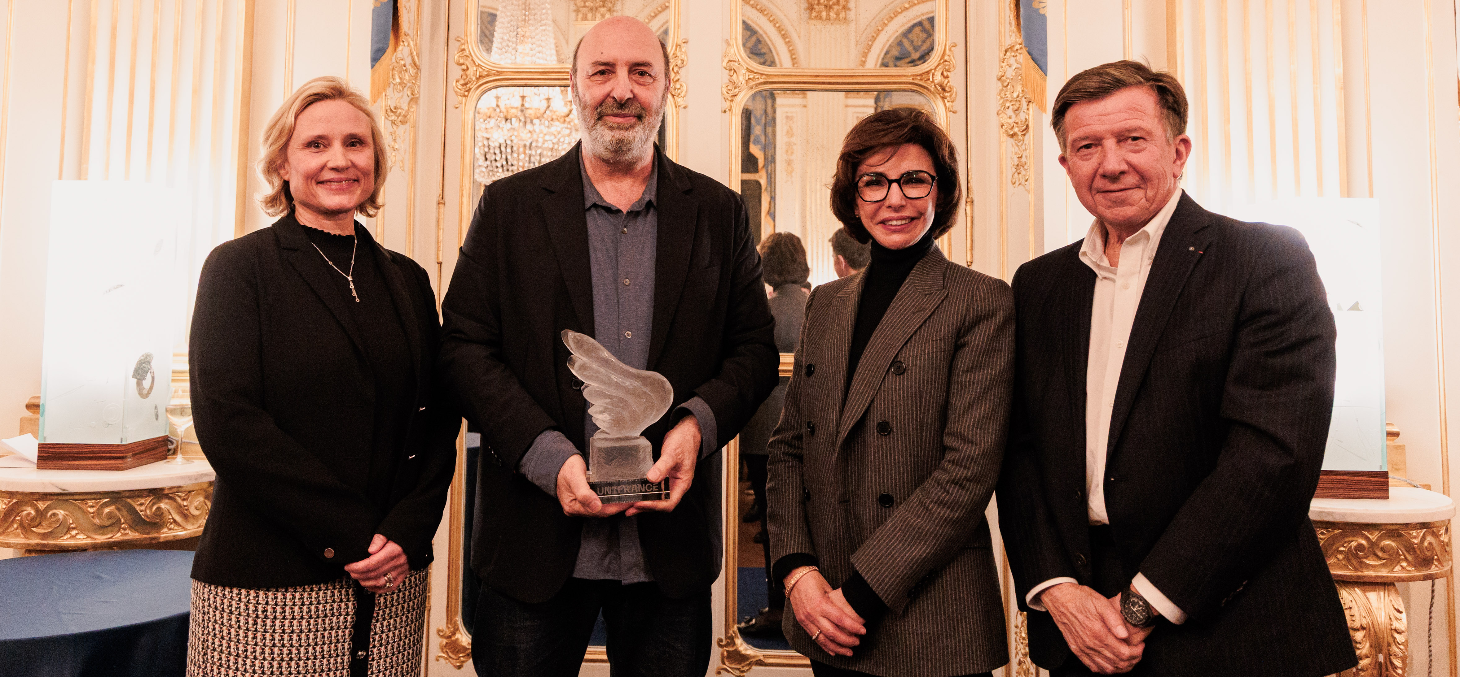 Unifrance hace entrega de un French Cinema Award a C&eacute;dric Klapisch - &copy; Chlo&eacute; Leclercq / Unifrance