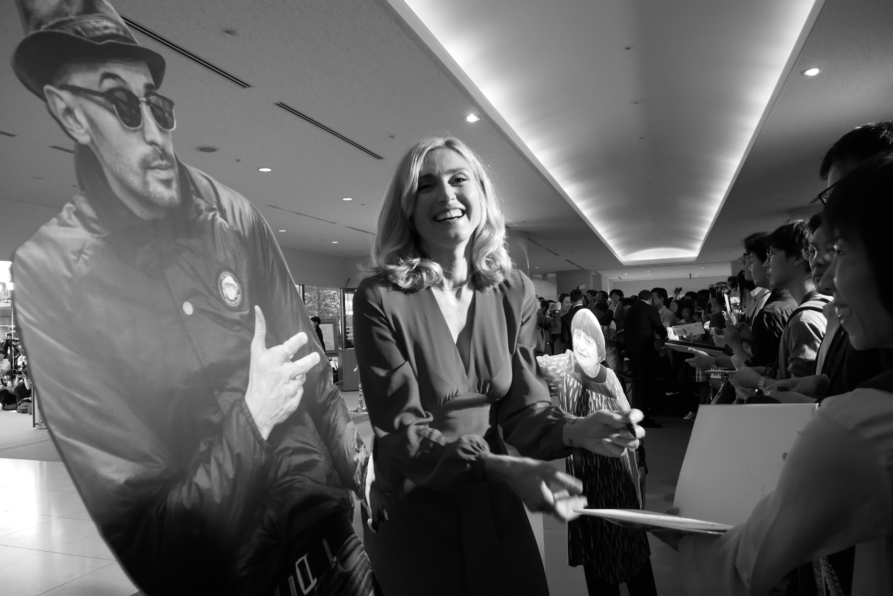 21 juin - Ouverture du 26e Festival du Film Français au Japon - Julie Gayet, avec JR et Agnès Varda - © S. Cauchon/UniFrance 21 juin - Ouverture du 26e Festival du Film Français au Japon - Julie Gayet, avec JR et Agnès Varda - © S. Cauchon/UniFrance