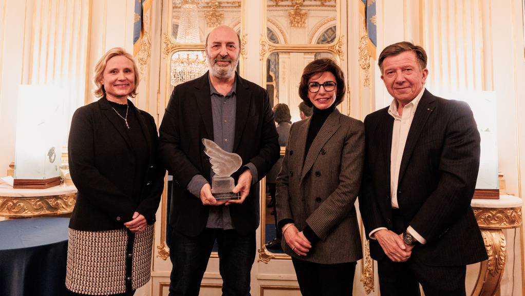 Unifrance presents a French Cinema Award to C&eacute;dric Klapisch