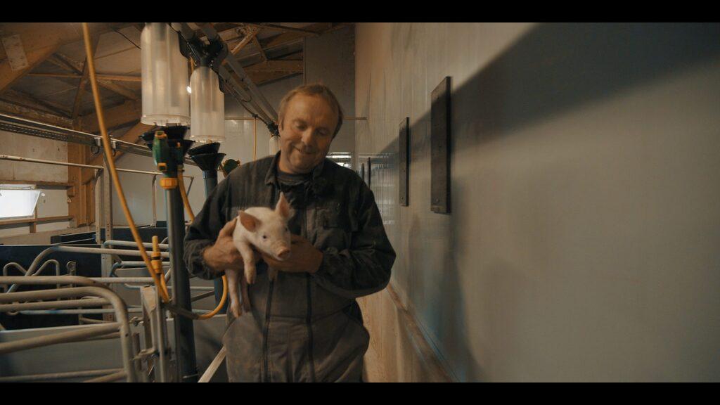 Sur la paille - &copy; Haut et Court Doc