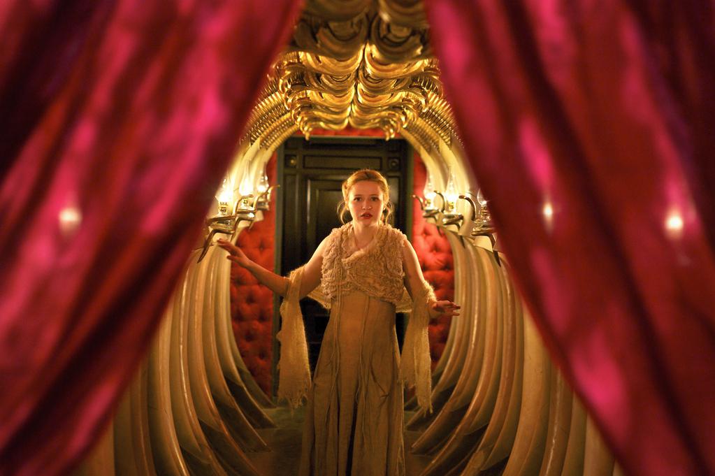 Homme qui rit - © Thierry Valletoux / Incognita / Europacorp Homme qui rit - © Thierry Valletoux / Incognita / Europacorp