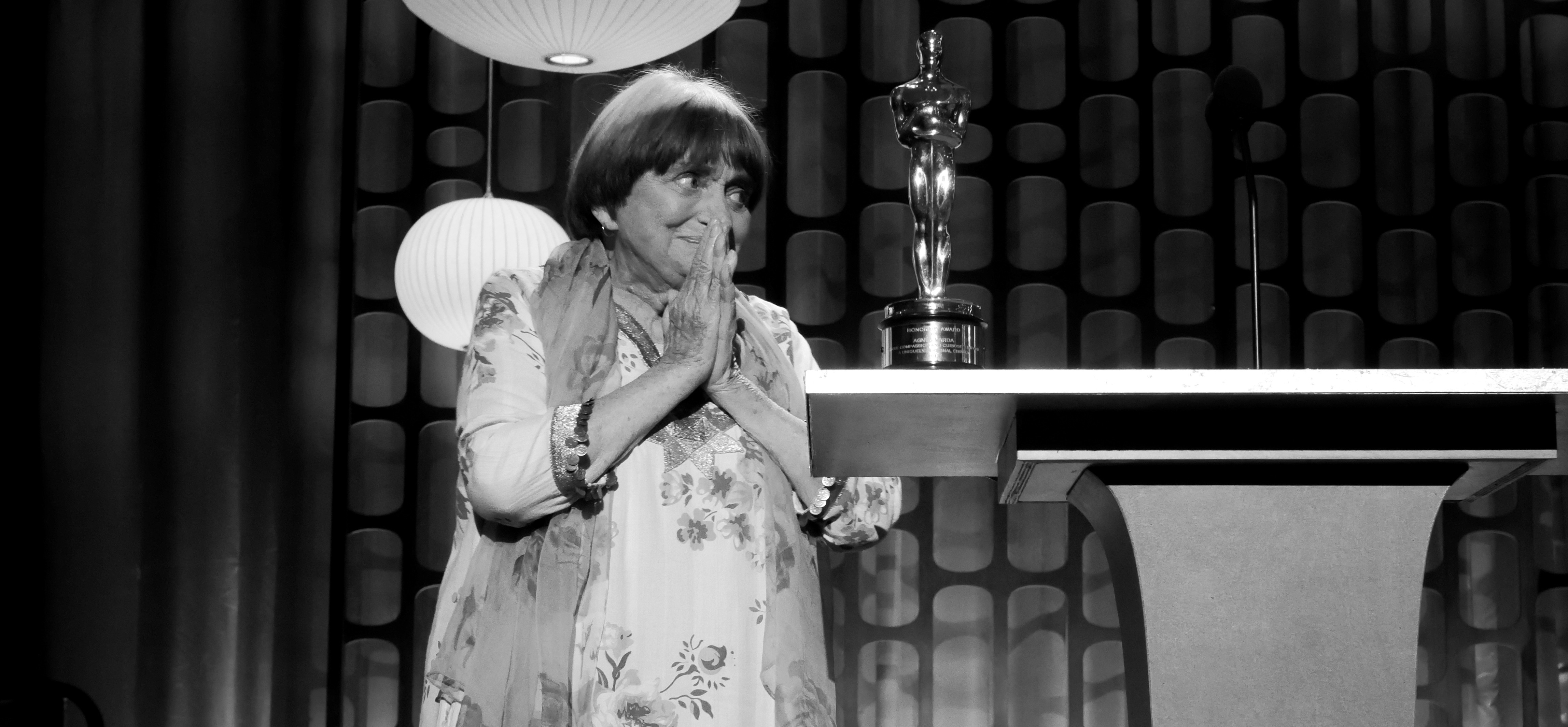 Agnès Varda, première réalisatrice récompensée par un Governors Award à Hollywood Agnès Varda, première réalisatrice récompensée par un Governors Award à Hollywood