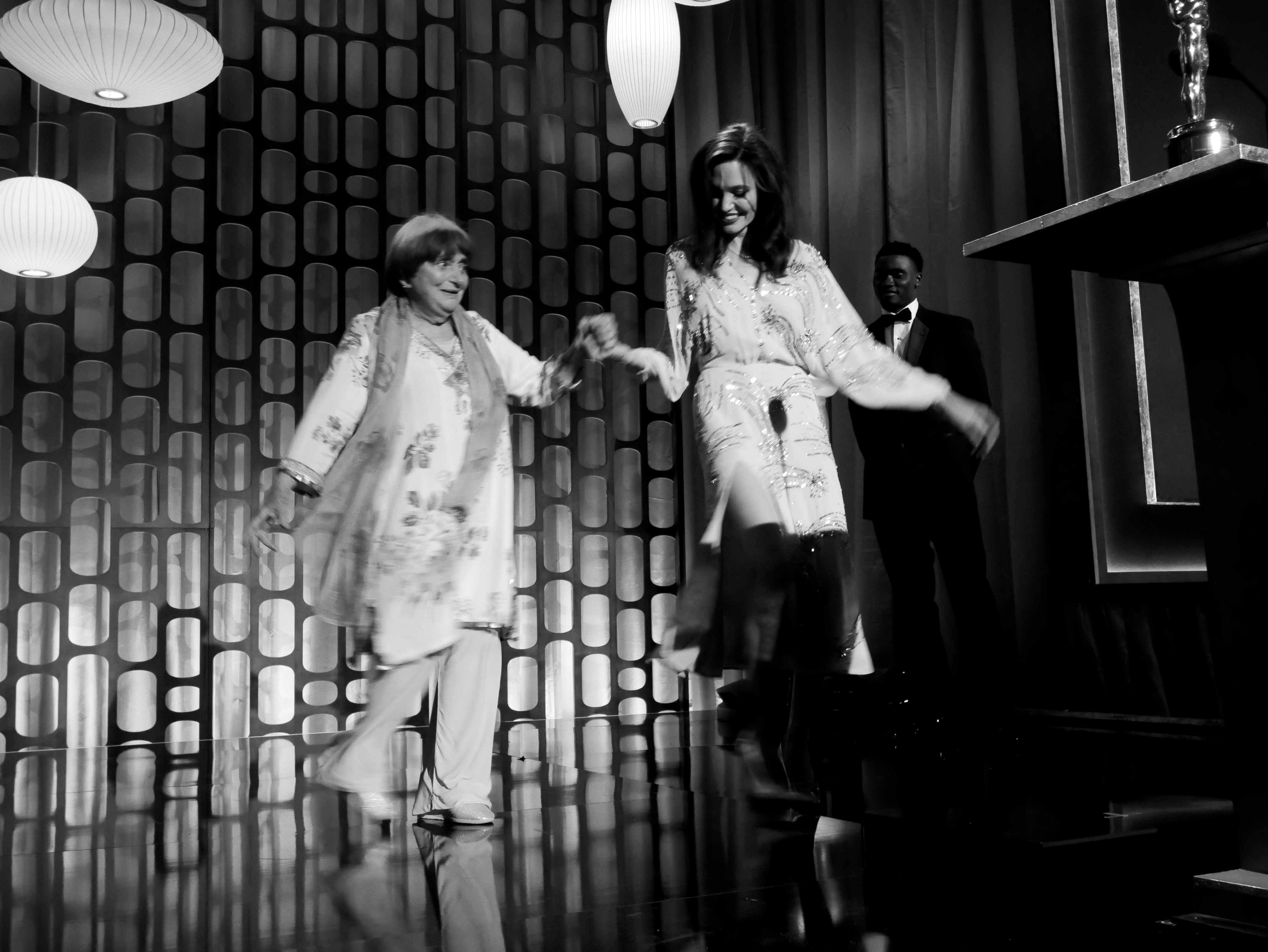 Agnès Varda, première réalisatrice récompensée par un Governors Award à Hollywood Agnès Varda, première réalisatrice récompensée par un Governors Award à Hollywood