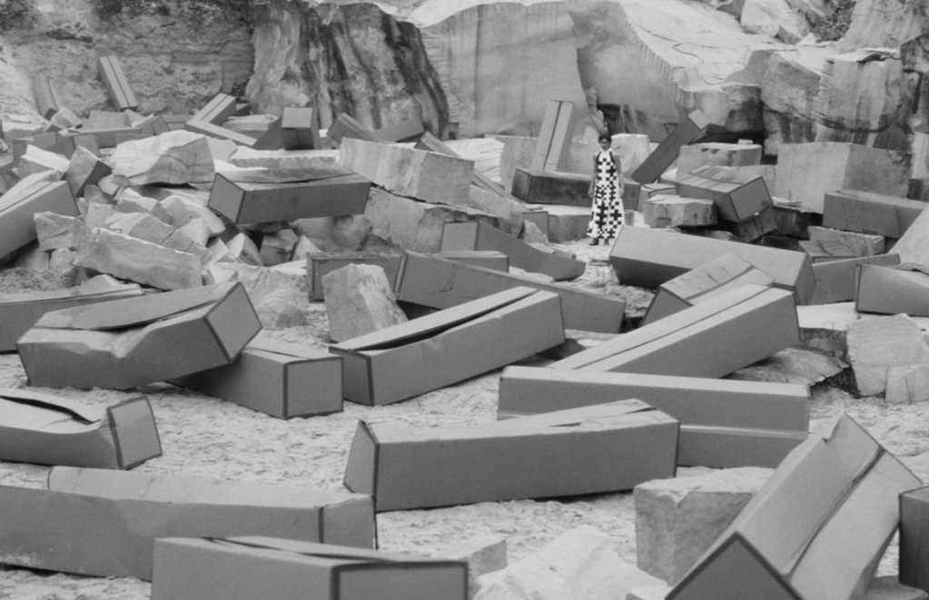 Deux personnes échangeant de la salive Deux personnes échangeant de la salive