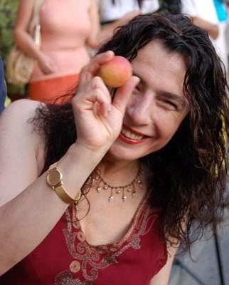 Arsinée Khanjian Arsinée Khanjian