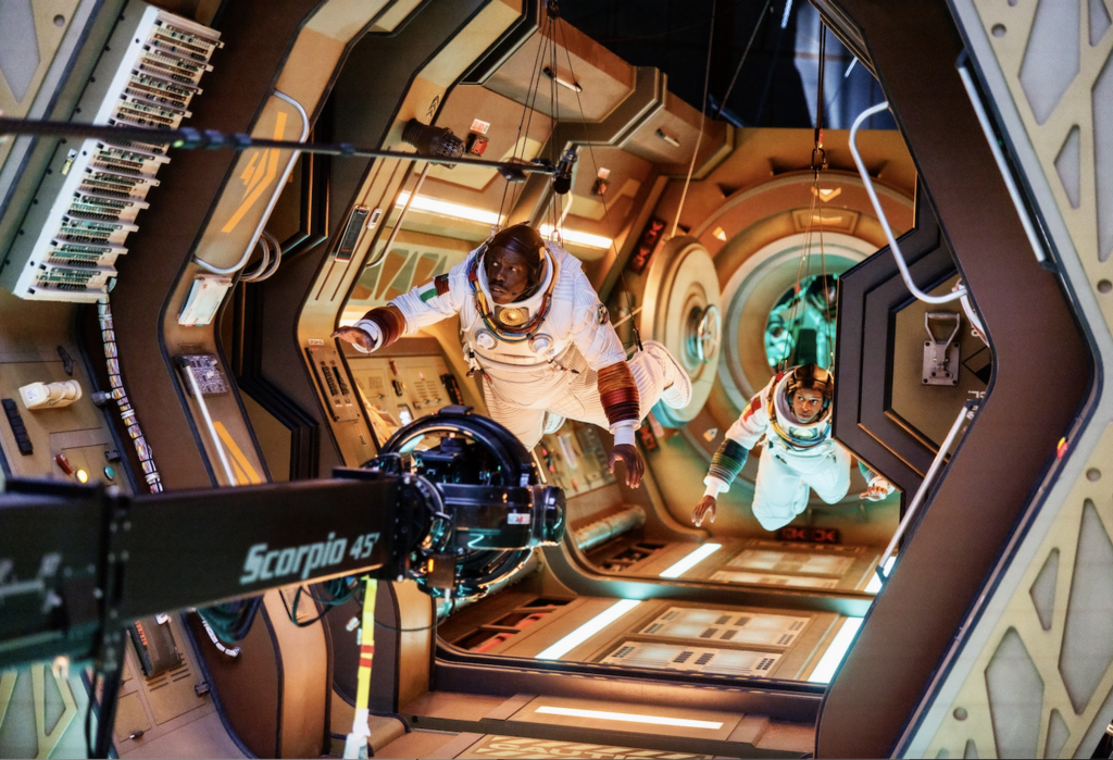 Le Grand Déplacement - © Mika Cotellon - 2024 Gaumont - Douze Doigts Productions - France 2 Cinéma - Le Grand Déplacement - © Mika Cotellon - 2024 Gaumont - Douze Doigts Productions - France 2 Cinéma -