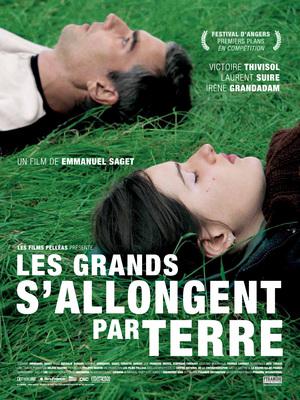 Les Grands s'allongent par terre Les Grands s'allongent par terre