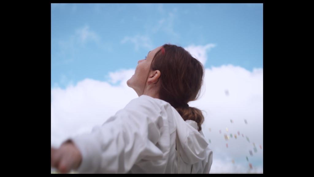 Des confettis sur le béton Des confettis sur le béton