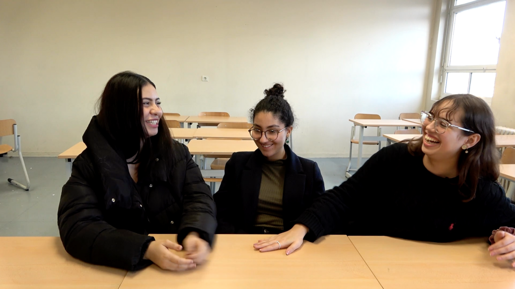  Le Monde est &agrave; eux