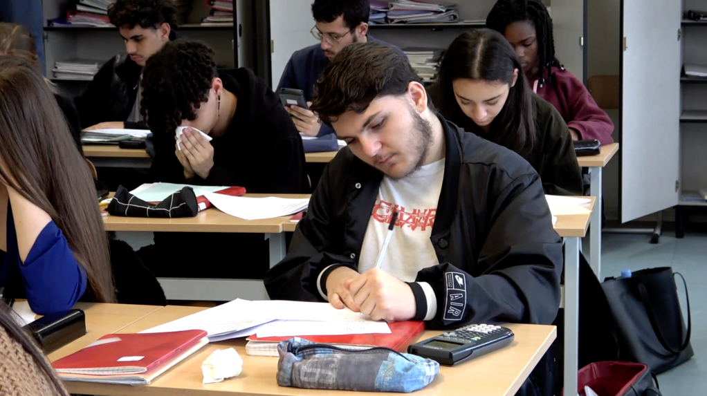  Le Monde est &agrave; eux