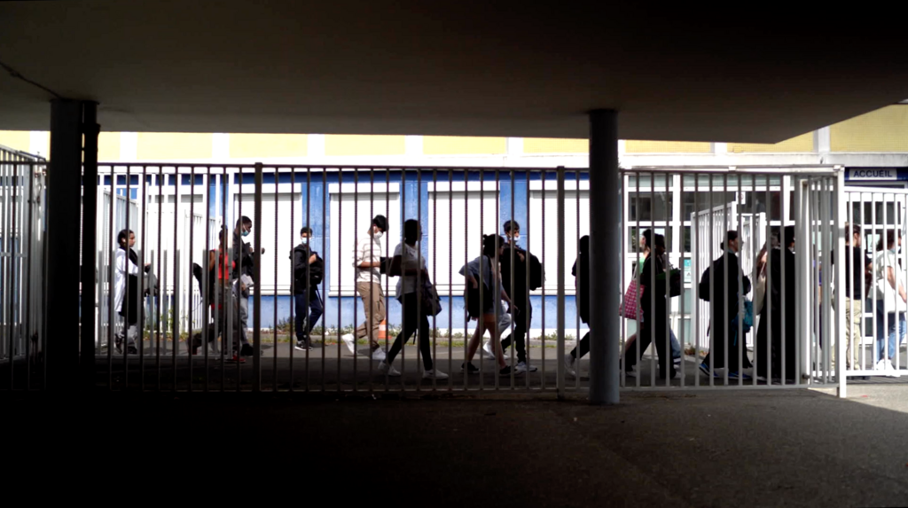  Le Monde est &agrave; eux