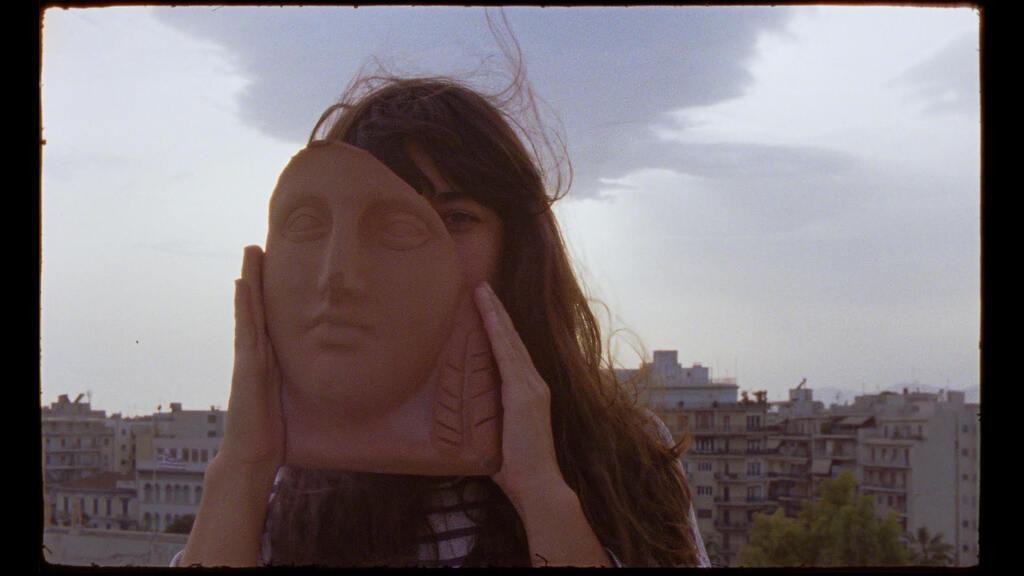 Ce qu'on demande à une statue c'est qu'elle ne bouge pas Ce qu'on demande à une statue c'est qu'elle ne bouge pas