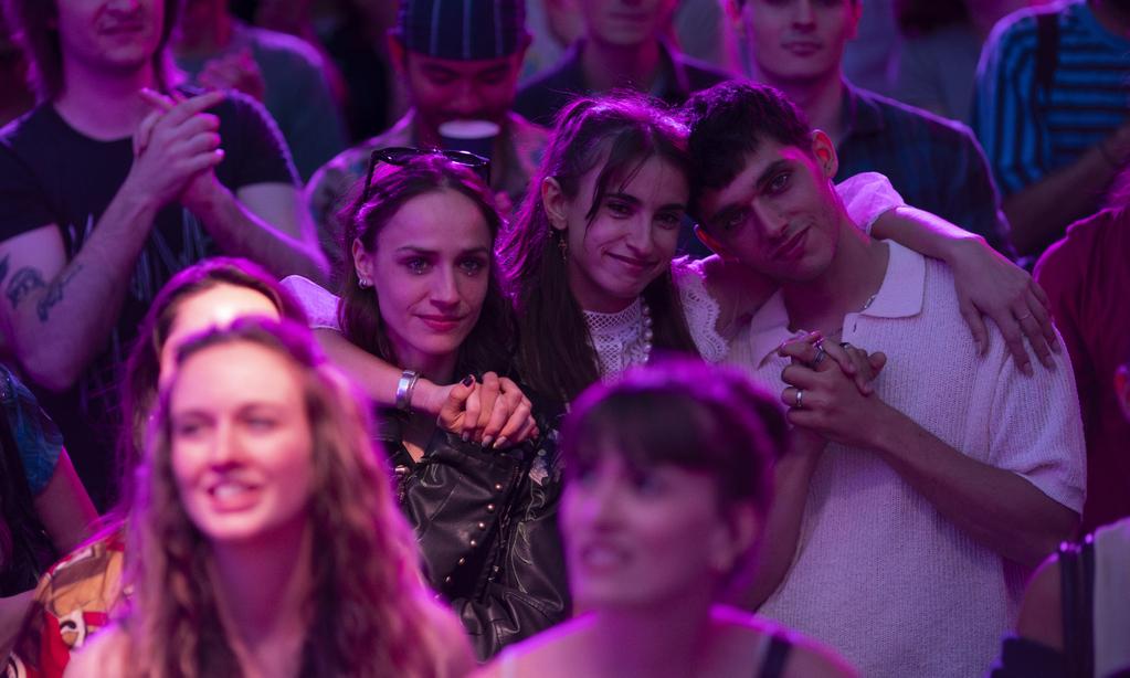 LOL 2.0: Anne's Golden Hour - &copy; 2026 CURIOSA FILMS &ndash; LOVE IS IN THE AIR - APOLLO FILMS DISTRIBUTION - FRANCE 2 CINÉMA - M6 FILMS