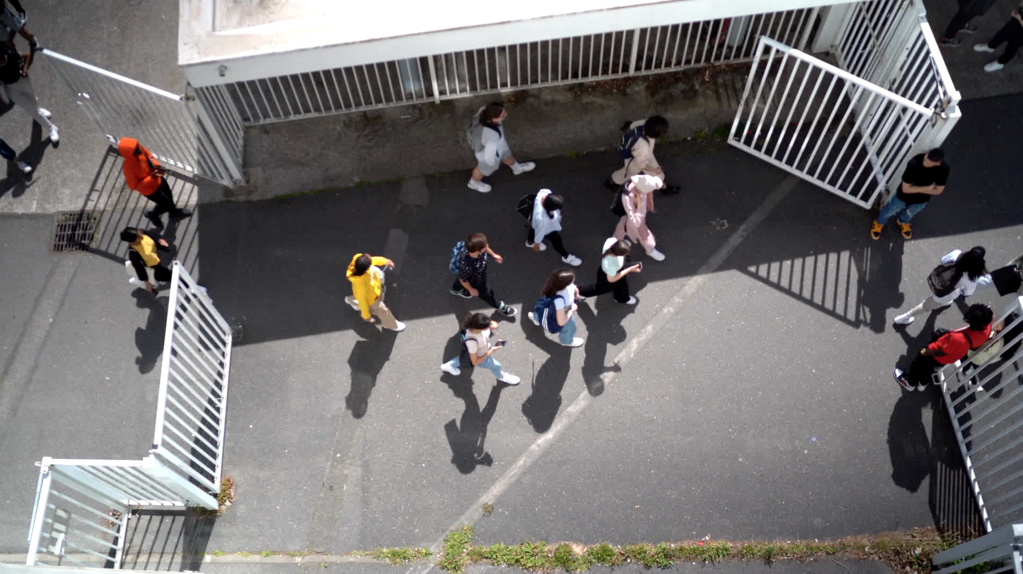  Le Monde est &agrave; eux