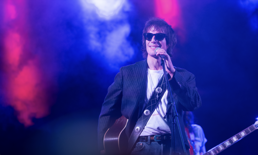 LOL 2.0 - © 2026 CURIOSA FILMS – LOVE IS IN THE AIR - APOLLO FILMS DISTRIBUTION - FRANCE 2 CINÉMA - M6 FILMS LOL 2.0 - © 2026 CURIOSA FILMS – LOVE IS IN THE AIR - APOLLO FILMS DISTRIBUTION - FRANCE 2 CINÉMA - M6 FILMS